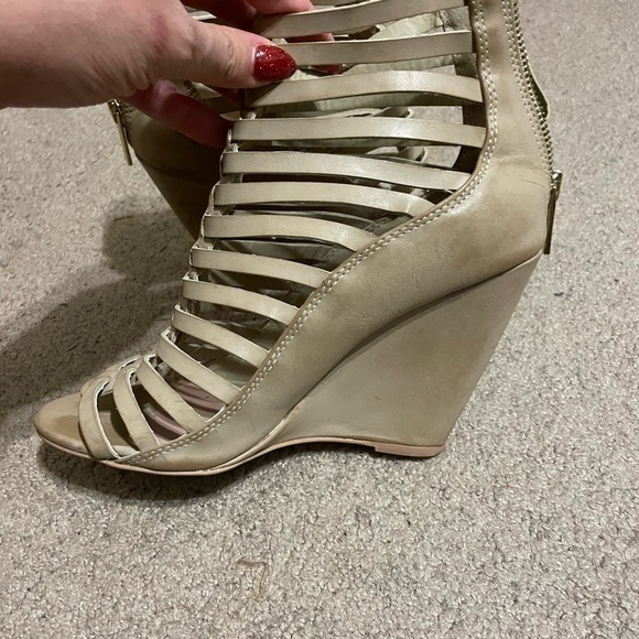 Betsey Johnson Beige Wedges size 7.5 - Picture 12 of 12